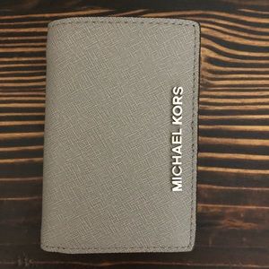 🌸Michael Kors Medium Jet Set Travel Wallet